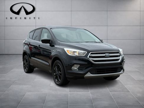 Used 2017 Ford Escape SE FWD image 3