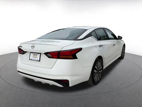 Used 2025 Nissan Altima 2.5 SV FWD image 15