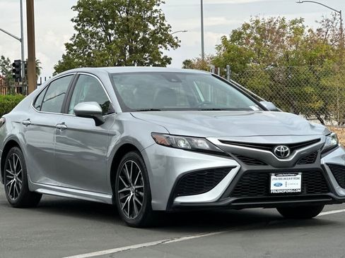 Used 2023 Toyota Camry SE image 9
