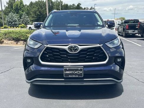 Used 2021 Toyota Highlander XLE AWD/4WD image 9
