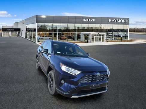 Used 2019 Toyota RAV4 XSE w/ XSE Weather Package AWD/4WD image 9
