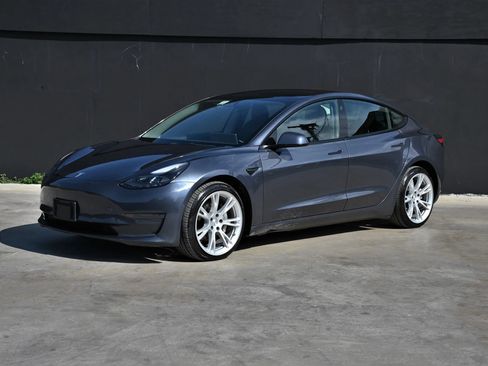 Used 2022 Tesla Model 3 RWD image 3