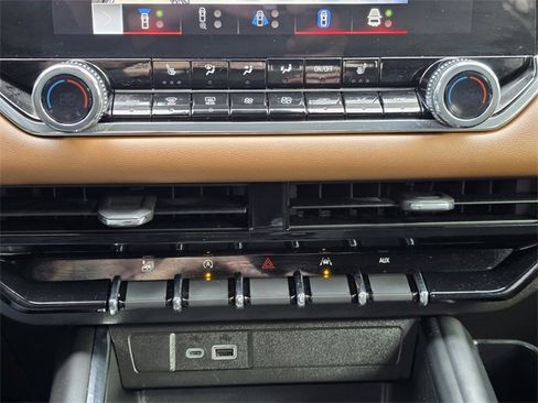 Used 2024 GMC Canyon AT4 w/ Technology Package image 15