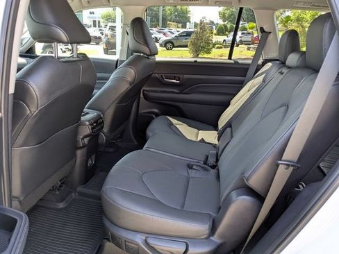 Used 2024 Toyota Grand Highlander FWD image 32