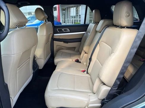 Used 2016 Ford Explorer XLT w/ Equipment Group 202A FWD image 11