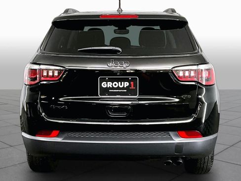 Used 2018 Jeep Compass Latitude AWD/4WD image 5