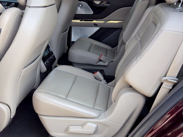 Used 2020 Lincoln Aviator Reserve w/ Equipment Group 202A AWD/4WD image 12