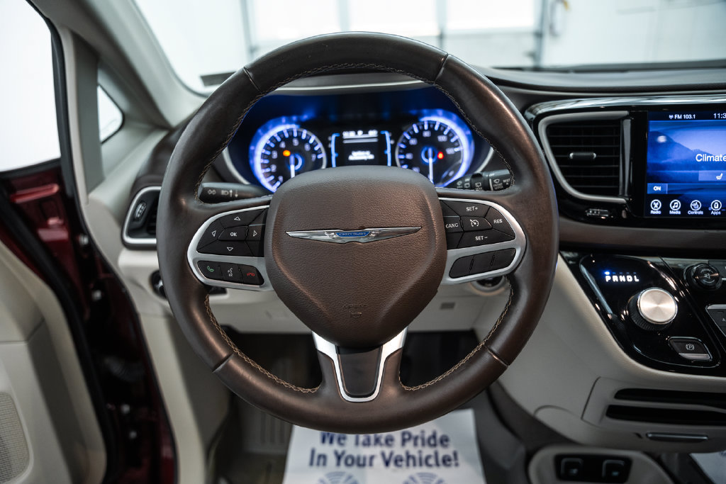 Used 2017 Chrysler Pacifica Touring-L FWD image 29