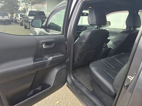 Used 2017 Toyota Tacoma TRD Off-Road w/ Tow Package image 49