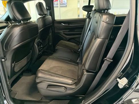 Used 2023 Jeep Grand Cherokee L Laredo AWD/4WD image 15