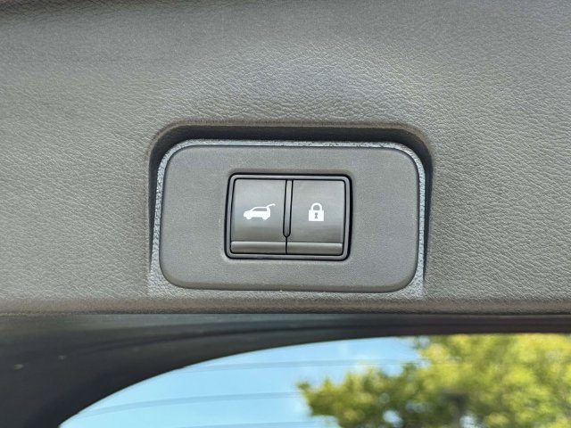 Used 2024 Nissan Rogue SV AWD/4WD image 12