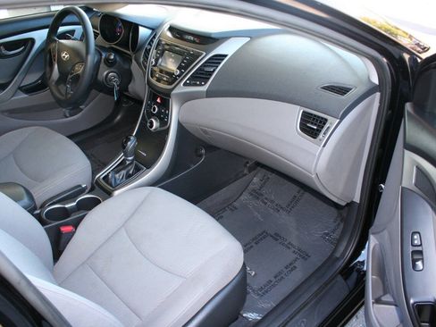 Used 2016 Hyundai Elantra SE w/ Option Group 02 FWD image 13