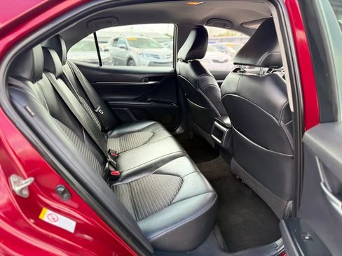 Used 2018 Toyota Camry SE w/ Convenience Package FWD image 32