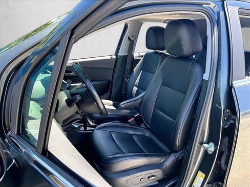 Used 2019 Chevrolet Trax Premier FWD image 26