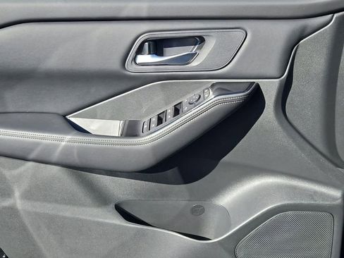 Used 2025 Nissan Rogue SV FWD image 20