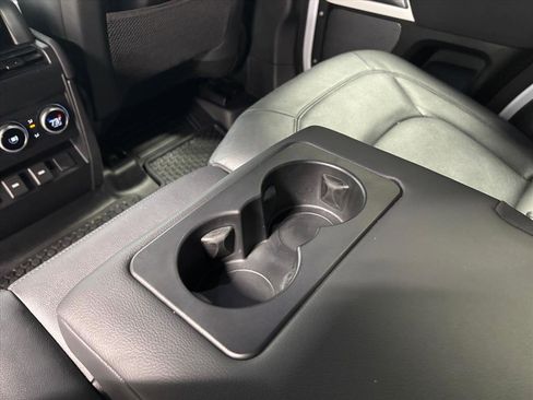 Used 2023 Land Rover Defender 110 SE image 23