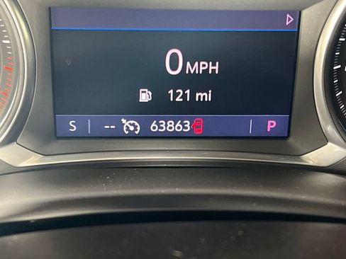 Used 2021 Chevrolet Traverse LT image 18