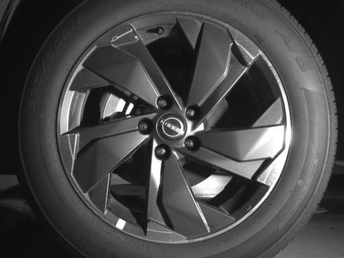 Used 2025 Nissan Rogue SV image 12