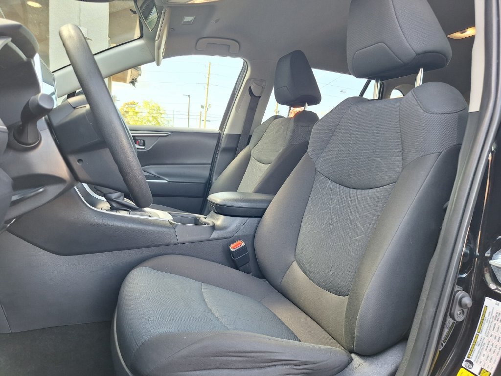 Used 2025 Toyota RAV4 XLE FWD image 21