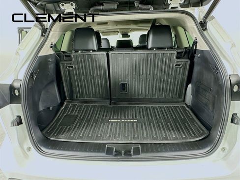 Used 2022 Toyota Highlander XLE image 10