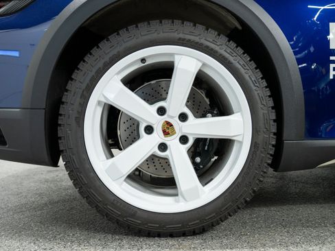Used 2024 Porsche 911 Dakar AWD/4WD image 47