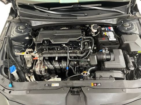 Used 2024 Hyundai Elantra SE FWD image 11