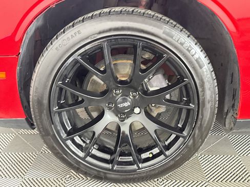 Used 2016 Dodge Challenger SXT RWD image 31