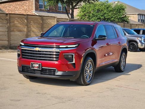 Used 2024 Chevrolet Traverse LT w/ Enhanced Driving Package FWD image 11