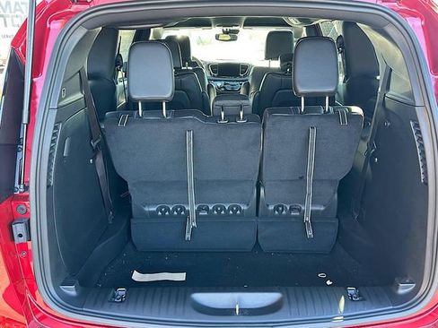 New 2026 Chrysler Pacifica Select image 11