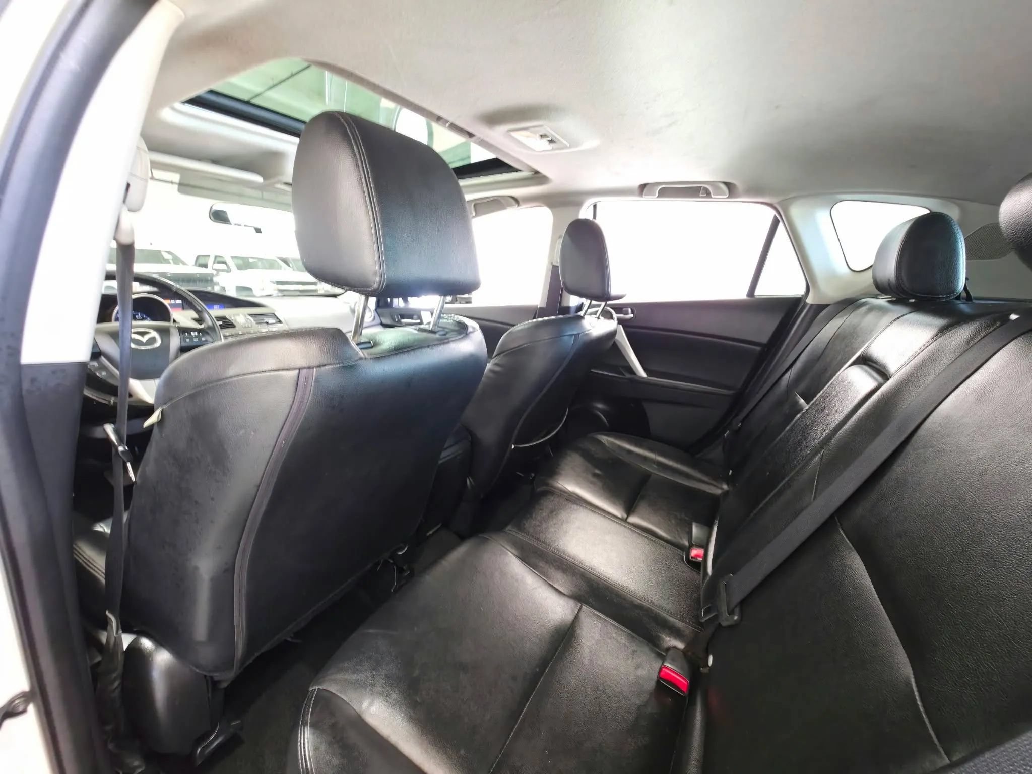 Used 2012 MAZDA MAZDA3 i Grand Touring w/ Tech Pkg FWD image 10