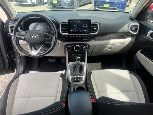 Used 2024 Hyundai Venue SEL FWD image 10