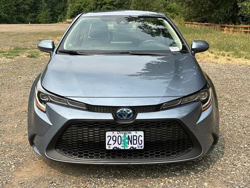 Used 2022 Toyota Corolla LE FWD image 3