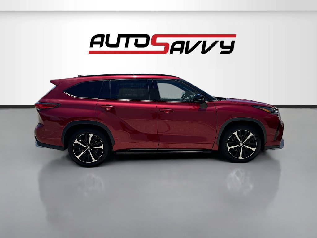 Used 2022 Toyota Highlander XSE FWD image 8