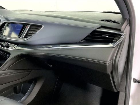 Used 2022 Buick Enclave Premium image 22