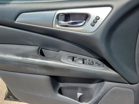 Used 2018 Nissan Pathfinder SL image 20