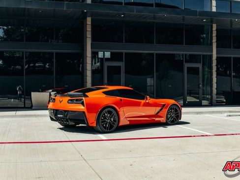 Used 2019 Chevrolet Corvette Stingray Coupe w/ Carbon Flash Badge Package RWD image 18