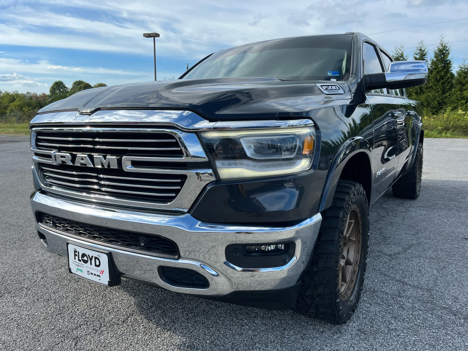 Used 2019 RAM 1500 Laramie AWD/4WD image 7