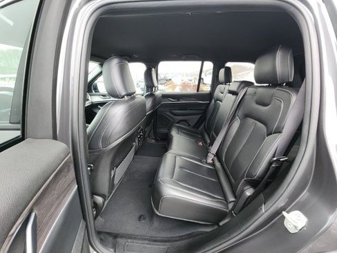 Used 2024 Jeep Grand Cherokee Limited image 21