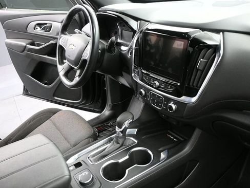 Used 2022 Chevrolet Traverse LT image 37
