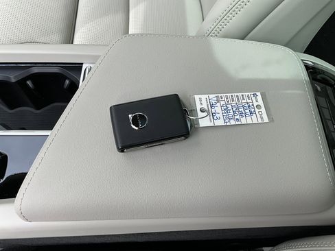 New 2026 Volvo XC60 B5 Ultra w/ Climate Package AWD/4WD image 31