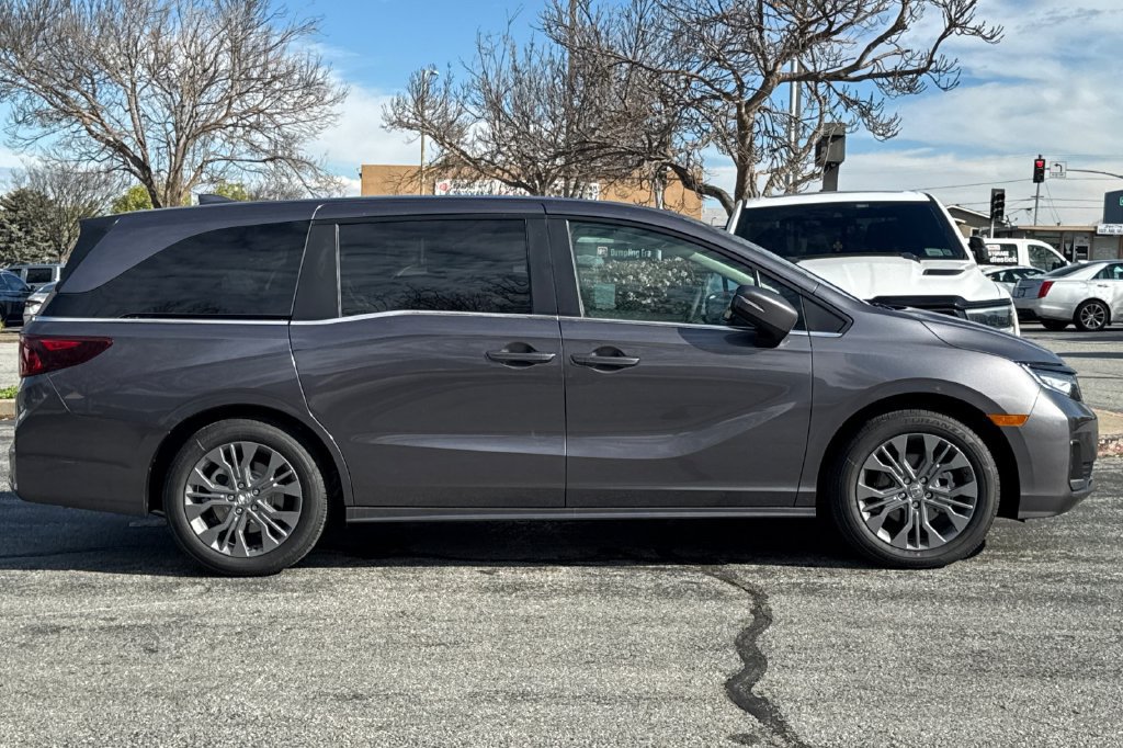 New 2026 Honda Odyssey Touring image 3