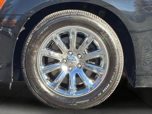 Used 2014 Chrysler 300 C image 11