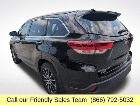 Used 2017 Toyota Highlander SE w/ Carpet Mat Package AWD/4WD image 3