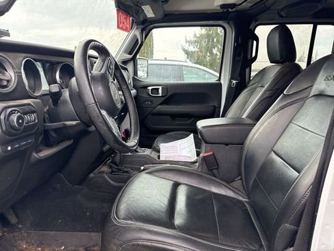 Used 2022 Jeep Wrangler Unlimited Sahara w/ Cold Weather Group image 16