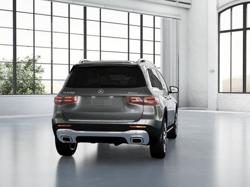 Used 2026 Mercedes-Benz GLB 250 4MATIC image 23