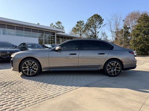 Certified 2023 BMW 760i xDrive image 3