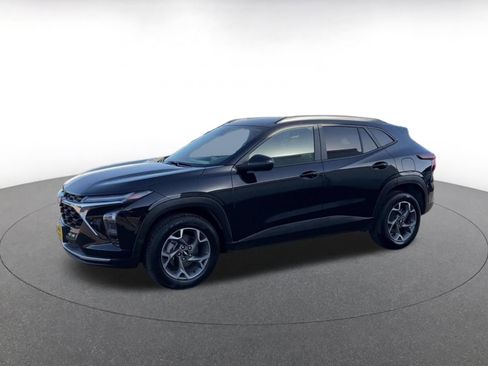 Used 2025 Chevrolet Trax LT w/ LT Convenience Package FWD image 8