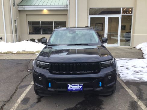 Used 2023 Jeep Grand Cherokee 30th Anniversary image 2