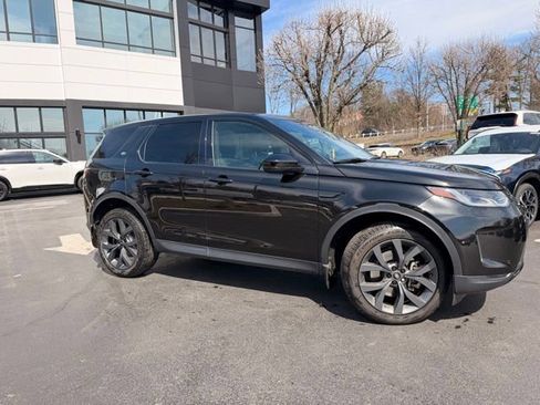 Used 2023 Land Rover Discovery Sport SE image 2