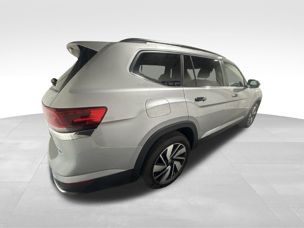 Used 2025 Volkswagen Atlas SE AWD/4WD image 4